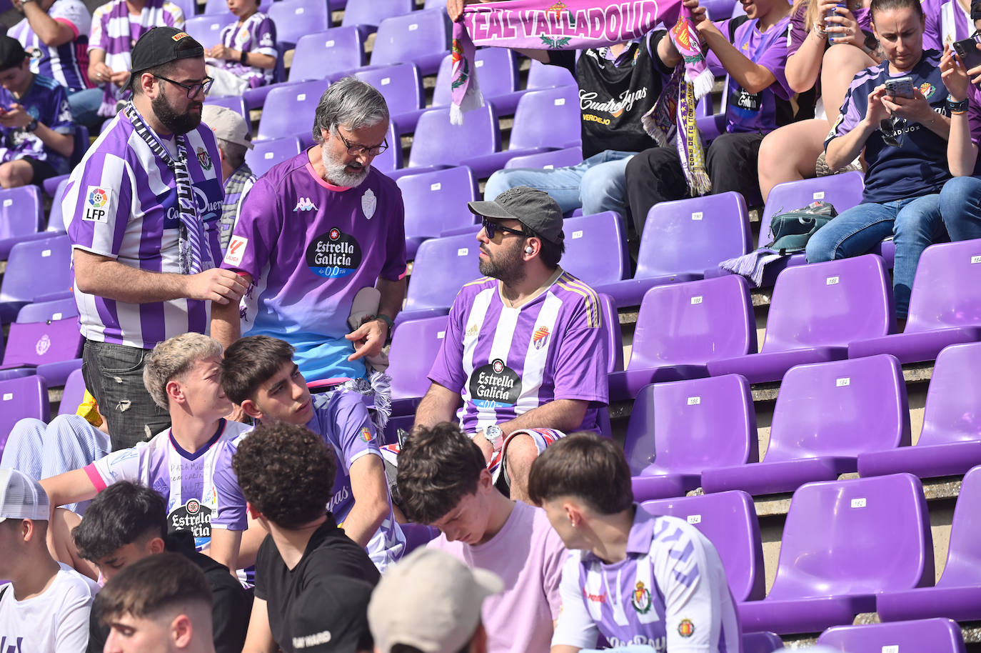 Búscate en la grada del Real Valladolid-Villarreal B (4/4)