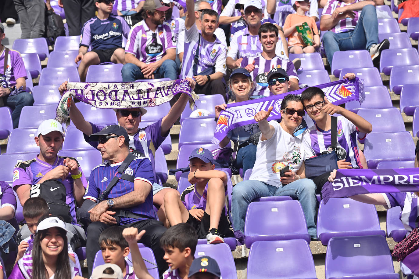 Búscate en la grada del Real Valladolid-Villarreal B (4/4)