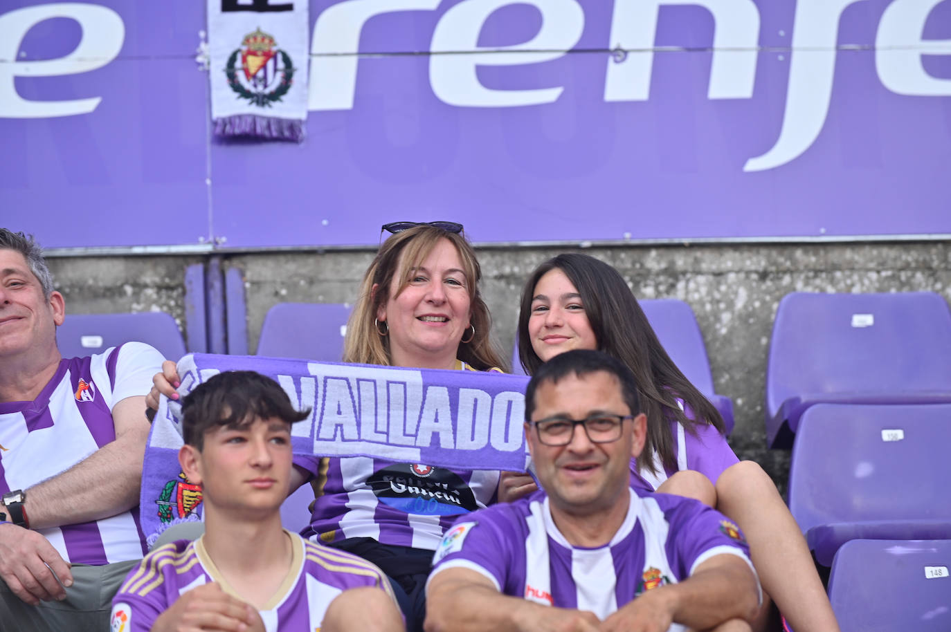 Búscate en la grada del Real Valladolid-Villarreal B (2/4)