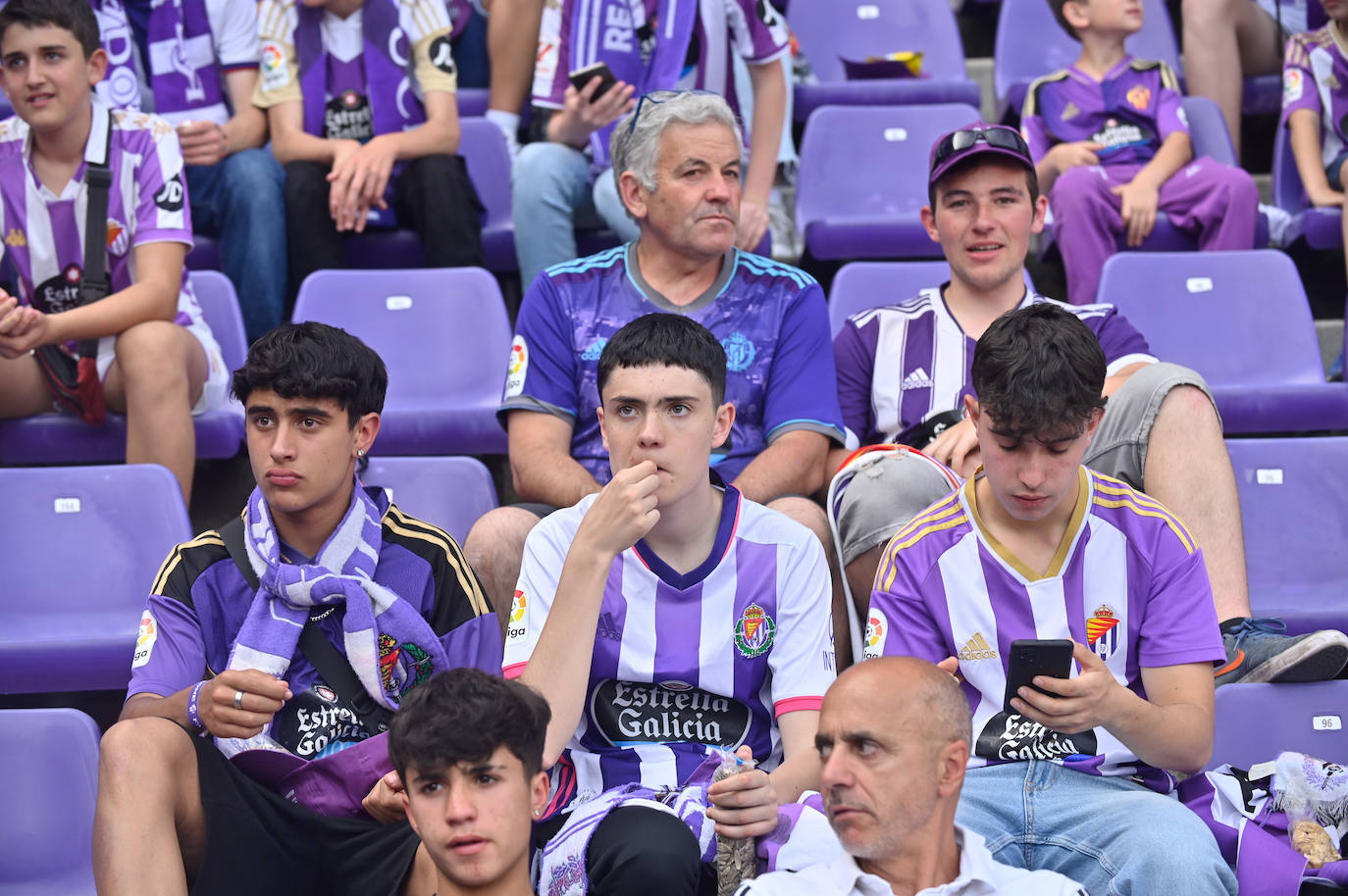 Búscate en la grada del Real Valladolid-Villarreal B (2/4)