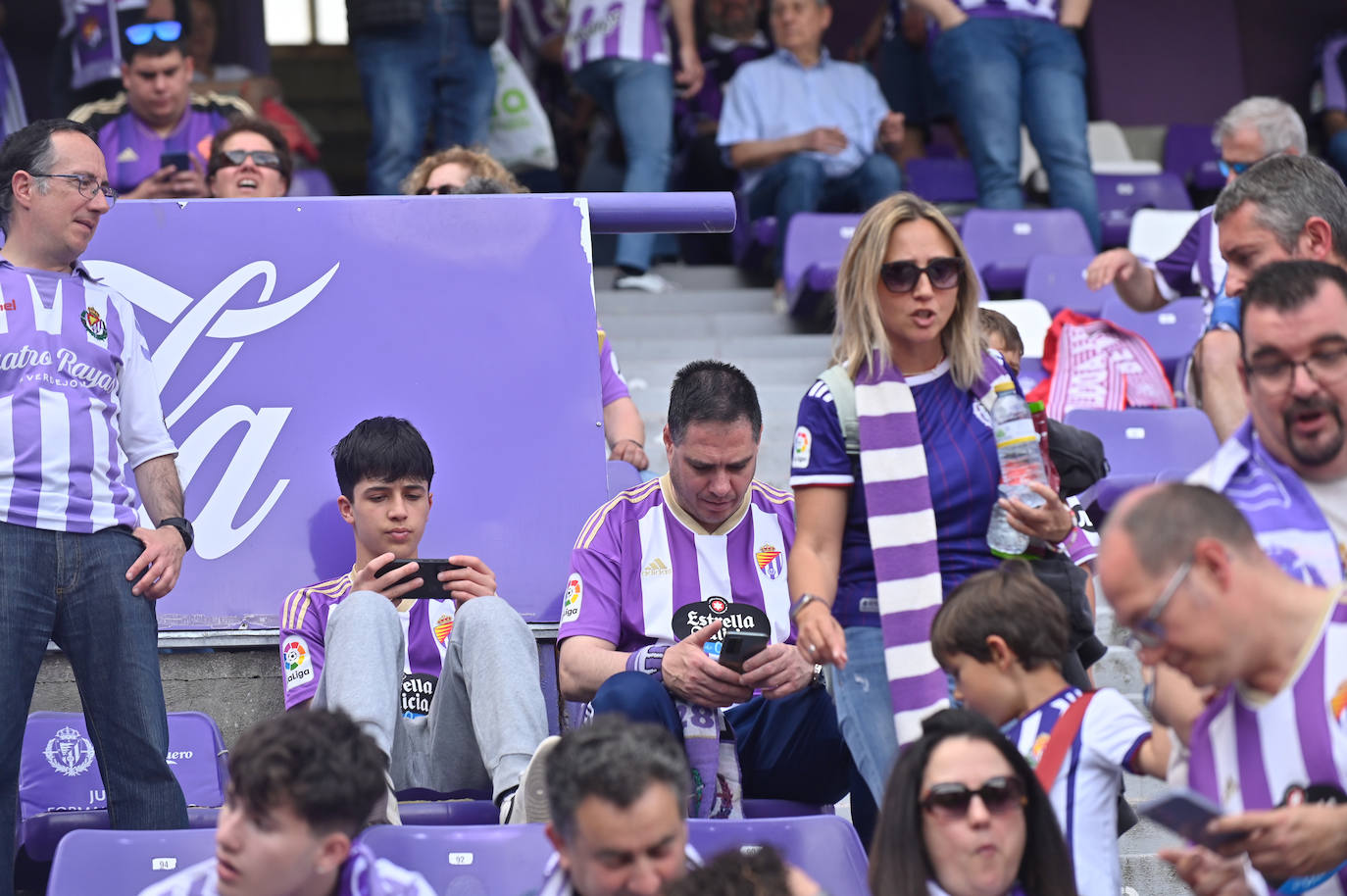 Búscate en la grada del Real Valladolid-Villarreal B (2/4)