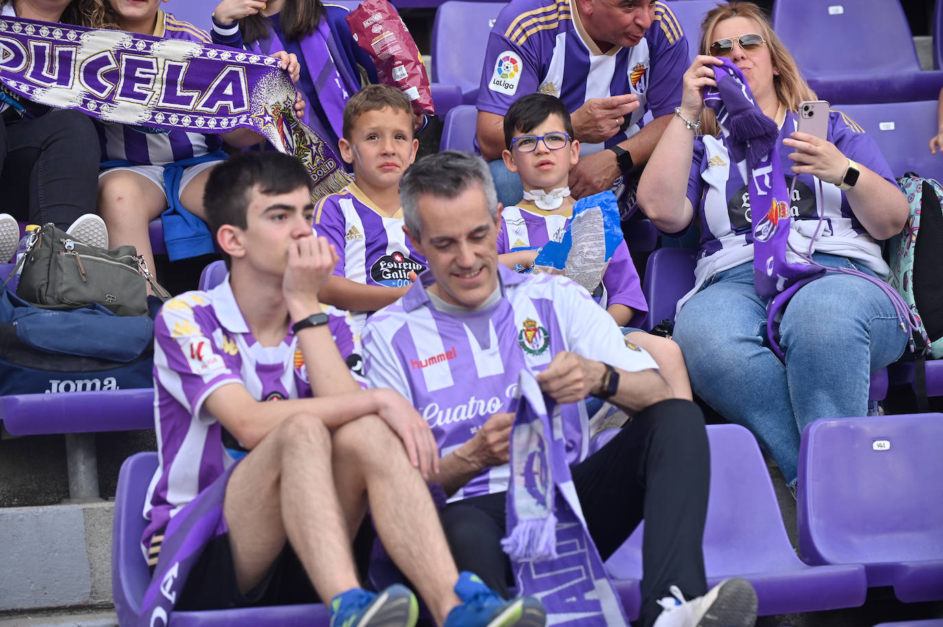 Búscate en la grada del Real Valladolid-Villarreal B (2/4)