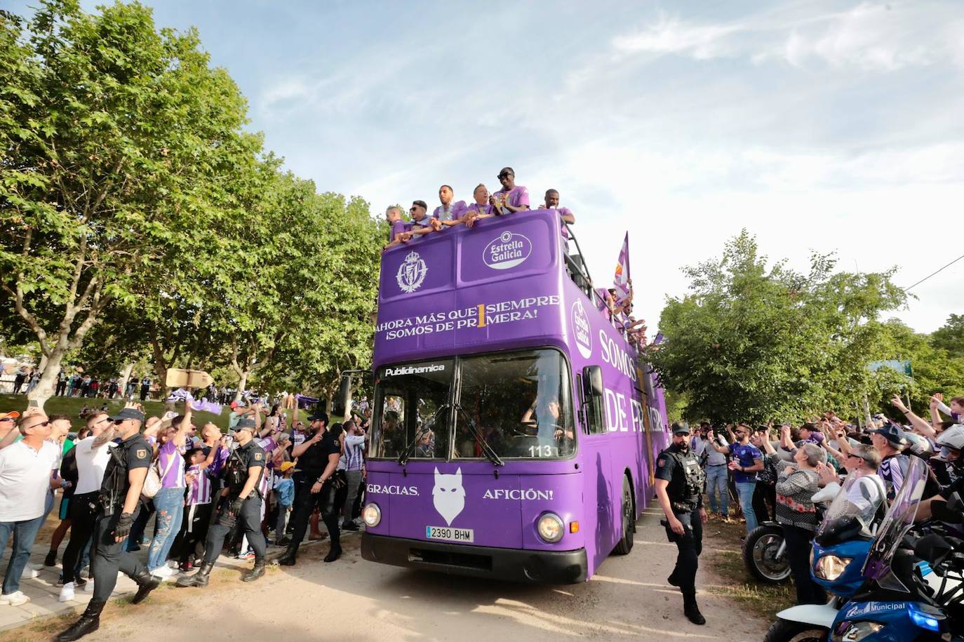 El autobús del Real Valladolid toma las calles de la ciudad