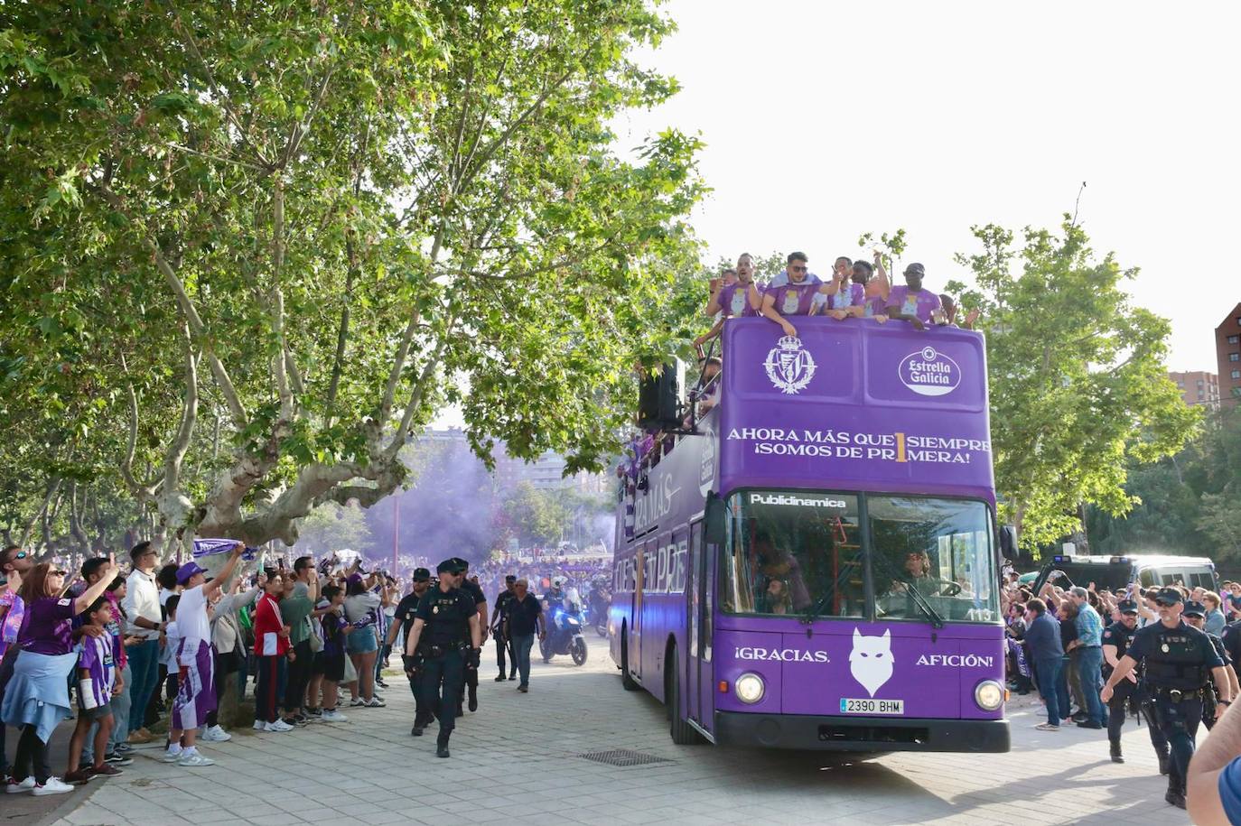 El autobús del Real Valladolid toma las calles de la ciudad