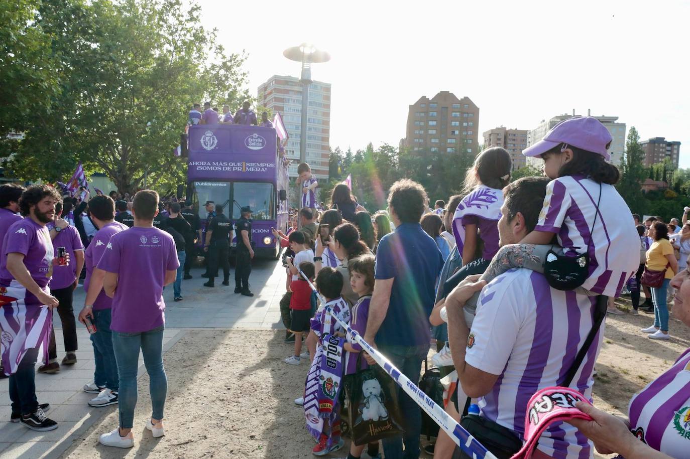 El autobús del Real Valladolid toma las calles de la ciudad