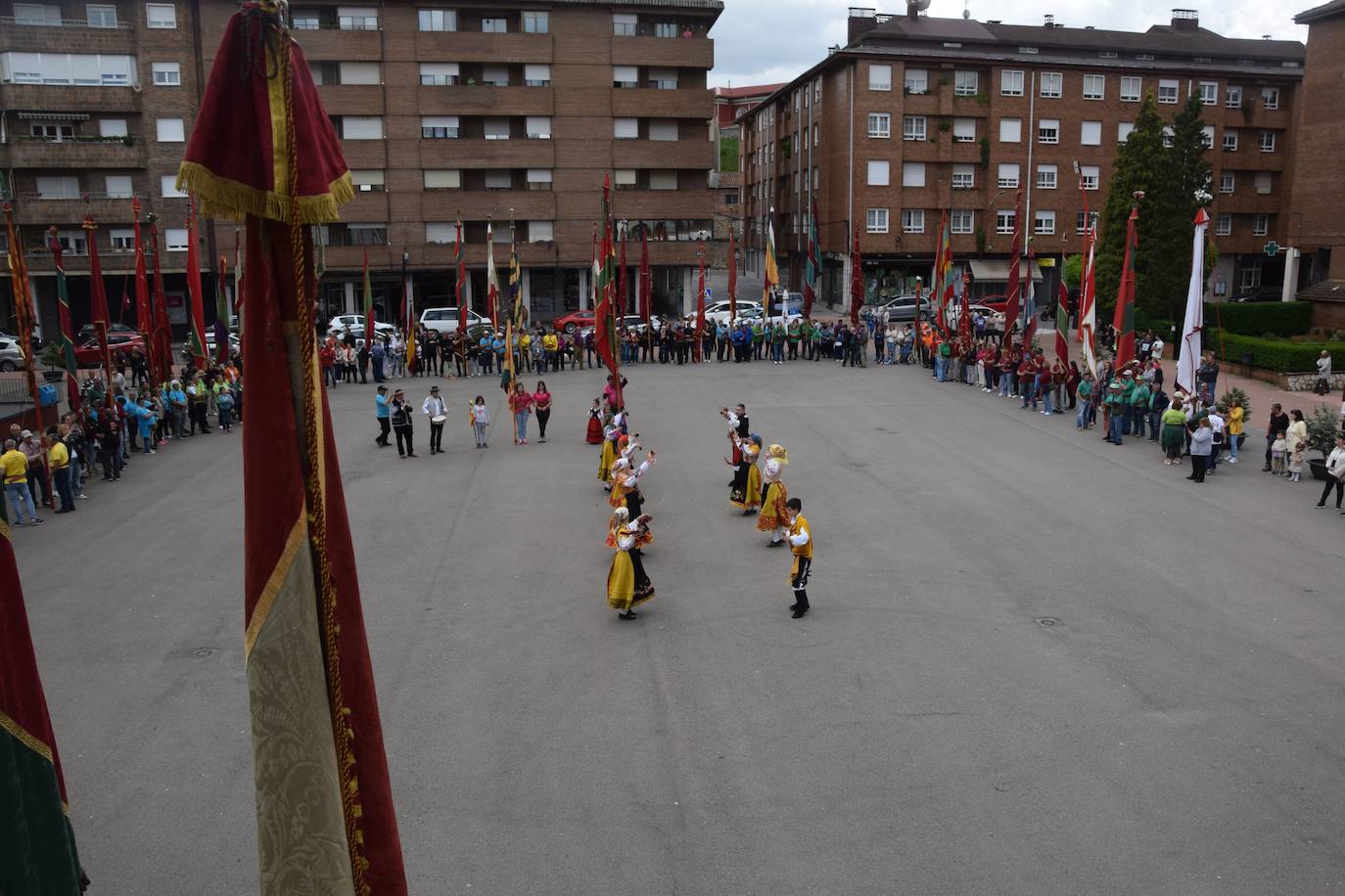 Los pendones ondean al viento en Guardo