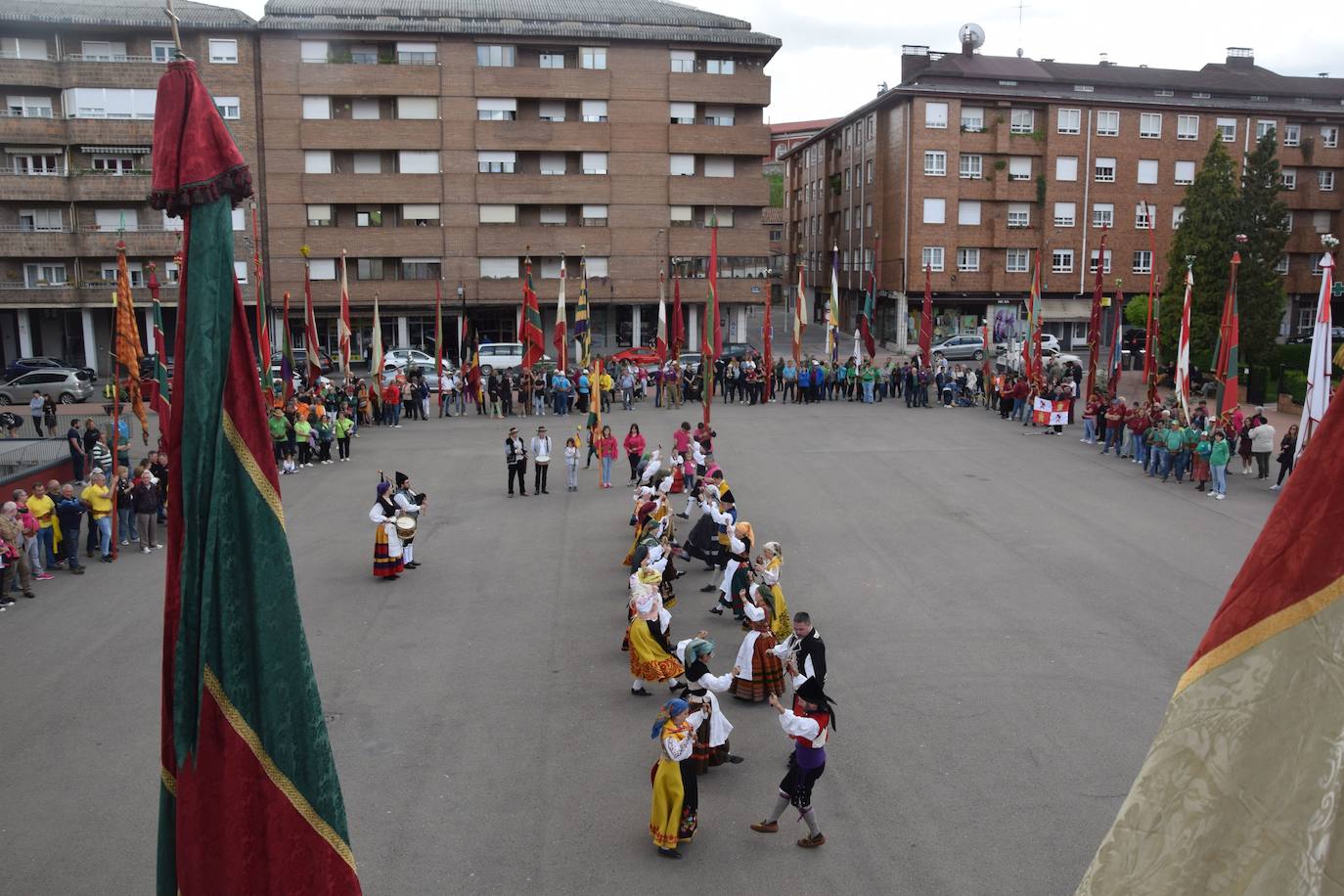 Los pendones ondean al viento en Guardo