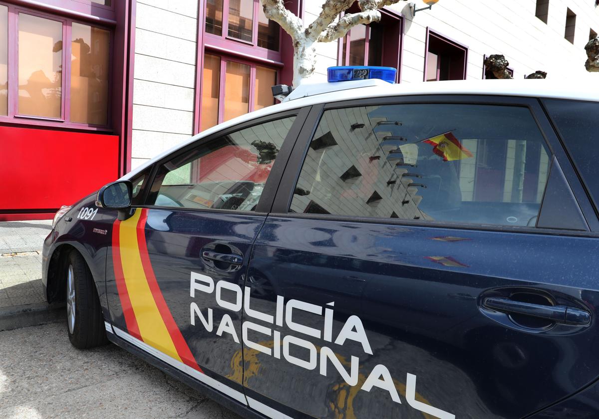 Imagen de archivo de un vehículo de la Policía Nacional de Palencia.