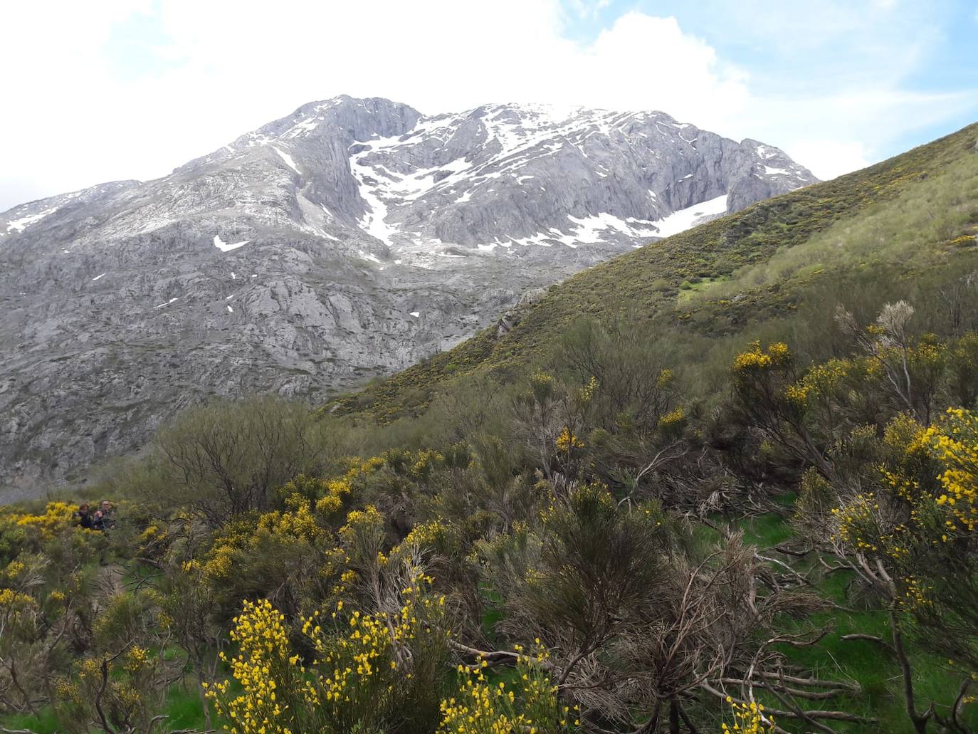 Los clubes de montaña de Palencia se unen en Cardaño de Abajo