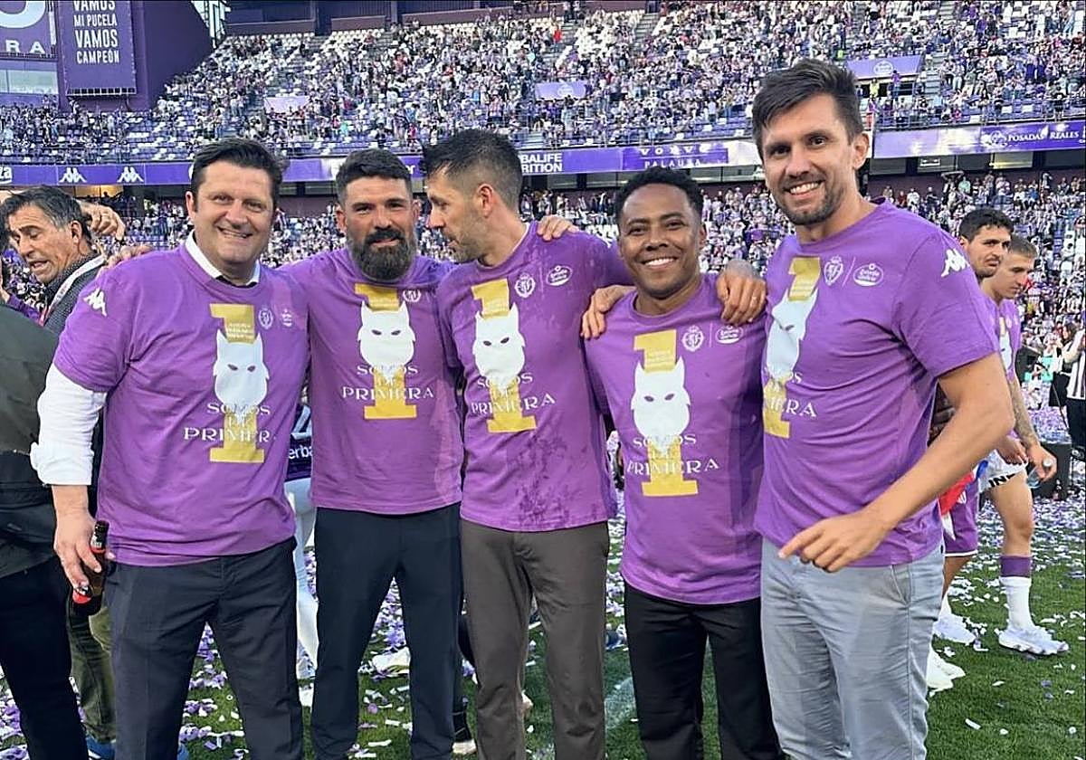 De izquierda a derecha, Domingo Catoira (director deportivo), Bruno Mazziotti (gerente global), Paulo Pezzolano (entrenador), Elías Mendes (asesor de Ronaldo en el club) y Paulo André (director de Estrategia Deportiva)