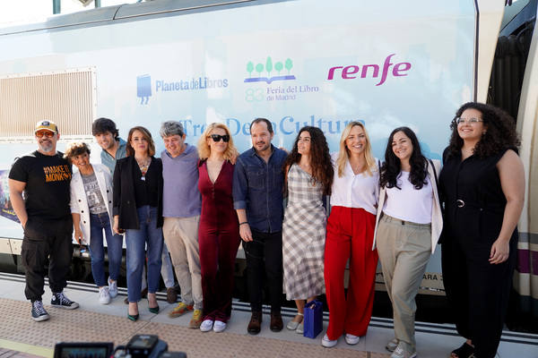 Los autores de Planeta que participaron en el Tren de la Cultura, antes de viajar a Valladolid.