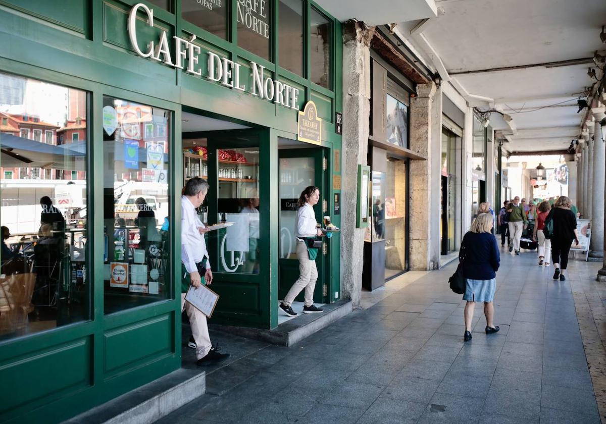 Fachada del Café del Norte, en el número 11 de la Plaza Mayor, este miércoles.