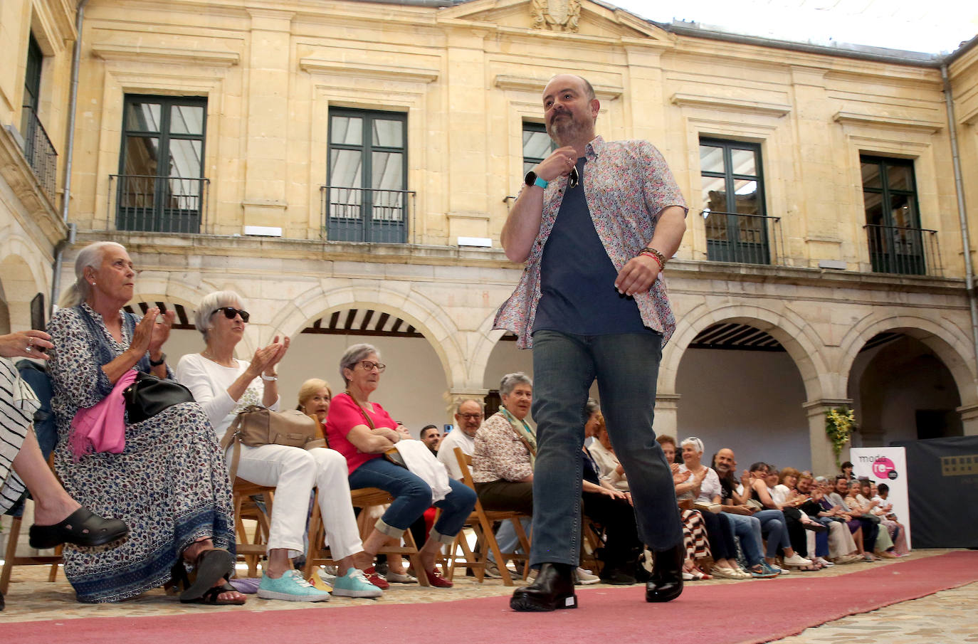 Fotografías del desfile de Cáritas