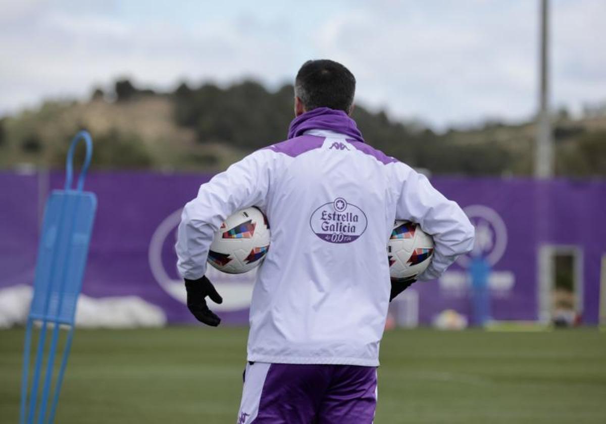 Paulo Pezzolano, durante un entrenamiento del Real Valladolid.