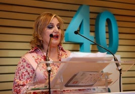 Belén Blanco agradece el premio en el auditorio de la feria.