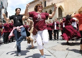 Pasacalles durante uan anterior edición del festival Folk Segovia.