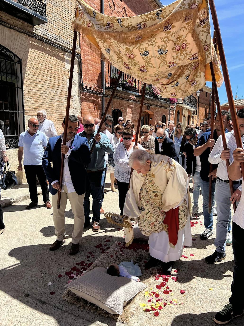 Las imágenes de la procesión del Corpus Christi en Tiedra