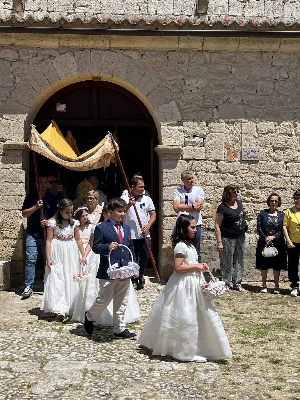 Las imágenes de la procesión del Corpus Christi en Tiedra