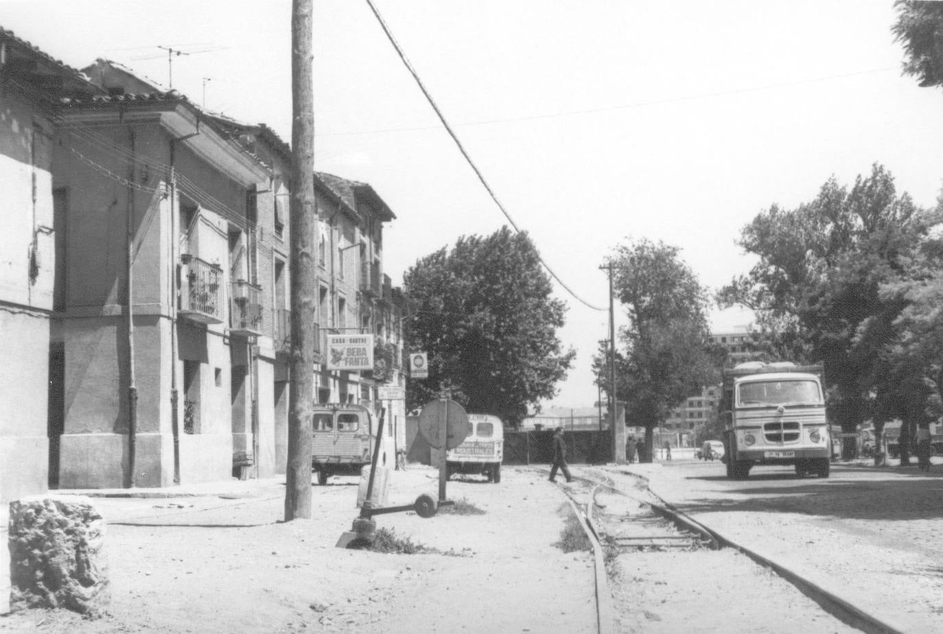 Acceso por la Avenida de Gijón a la desaparecida estación.