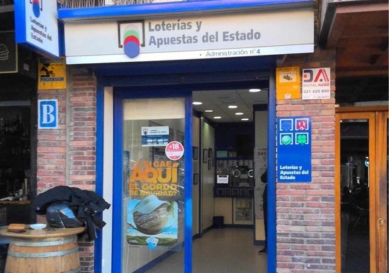 Entrada a la administración número 4 de Segovia, que es donde se ha sellado el premio del Euromillones de este viernes.