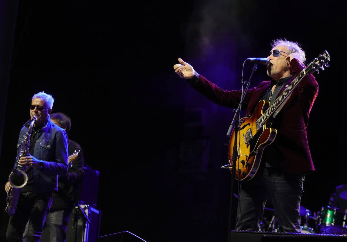 Nacho García Vega se dirige al público palentino.