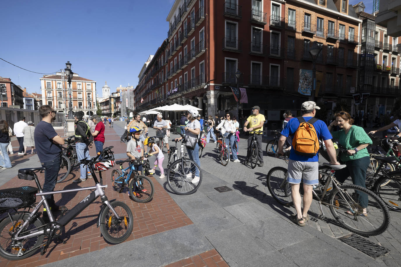 Las imágenes de la bicicletada por el carril de Isabel la Católica