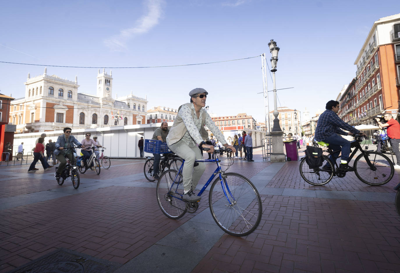 Las imágenes de la bicicletada por el carril de Isabel la Católica