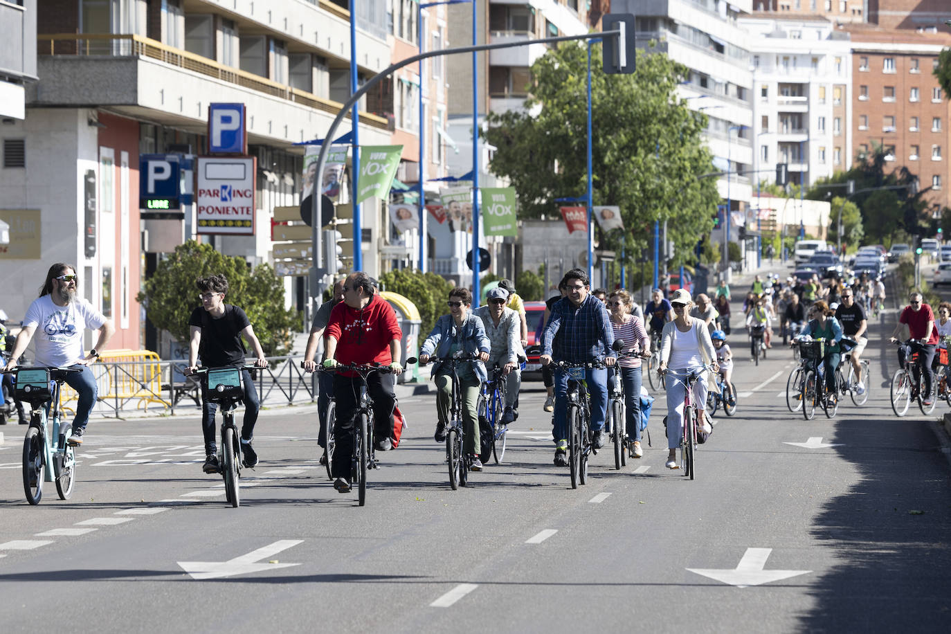 Las imágenes de la bicicletada por el carril de Isabel la Católica