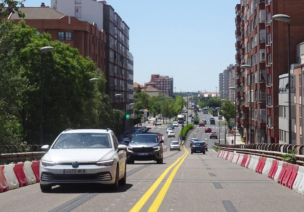 Los vehículos circulan desde este sábado solo por los carriles centrales del viaducto de Arco de Ladrillo.