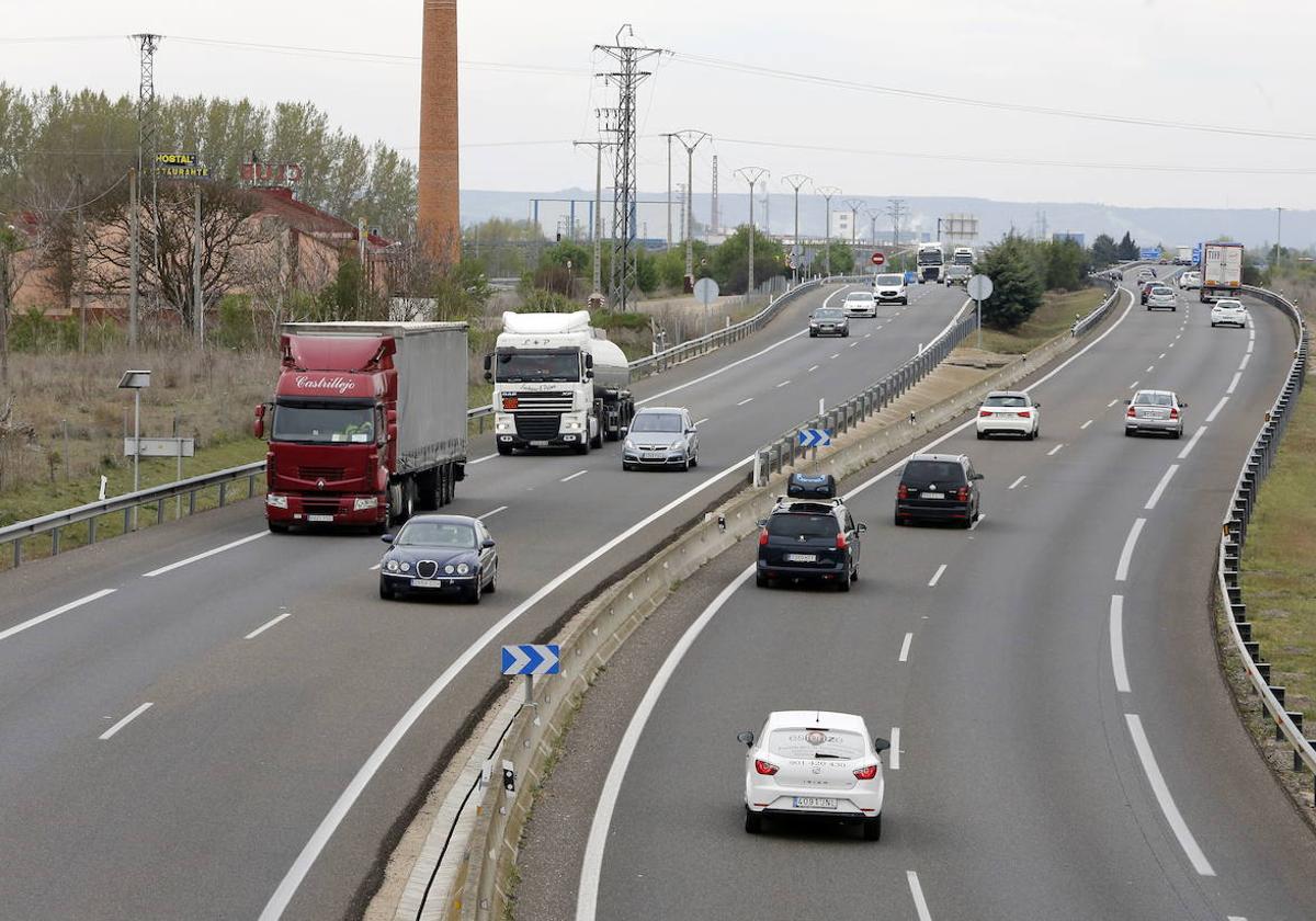 Autovía A62 a la altura de Dueñas, en una imagen de archivo.