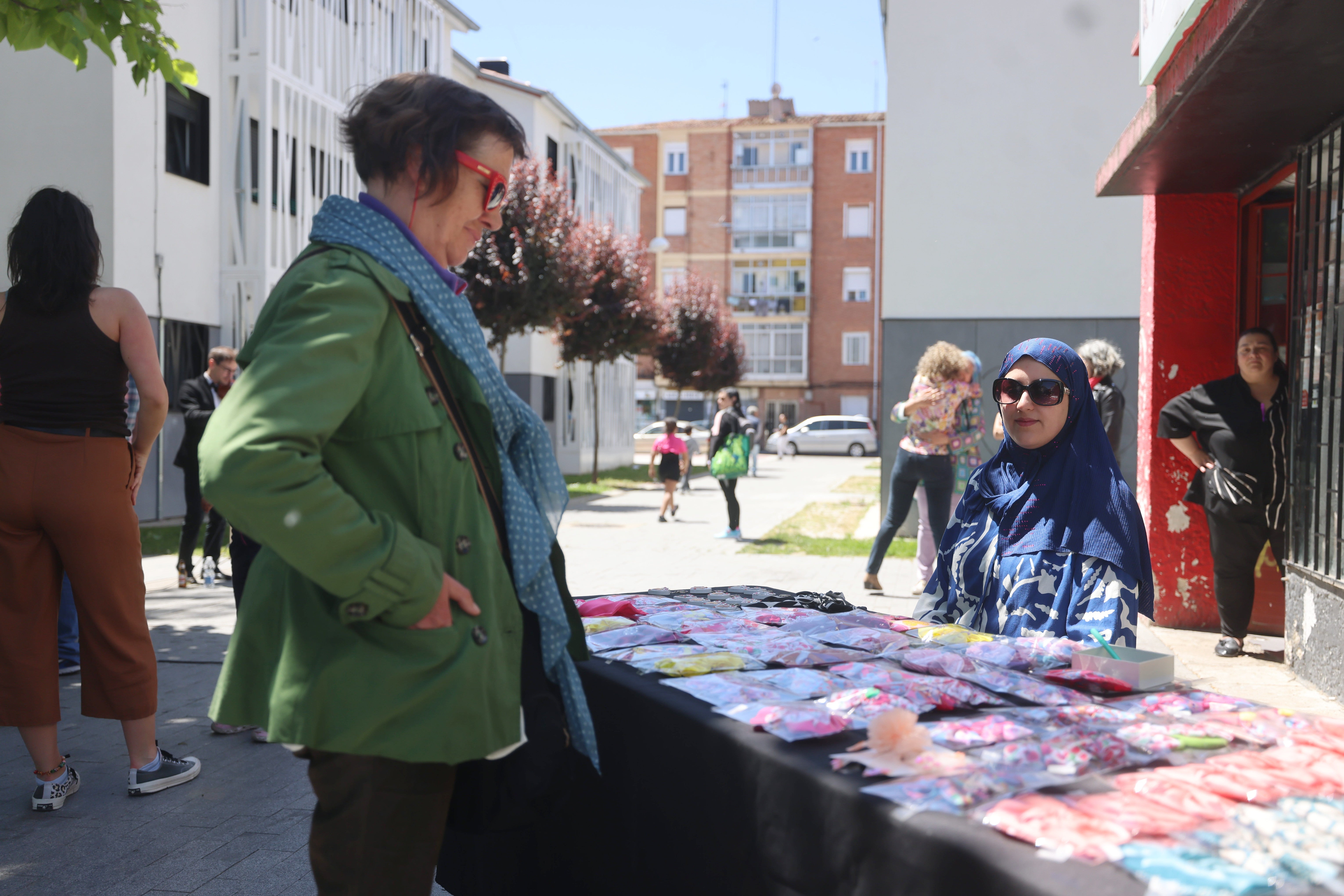 Mercado de ropa de segunda mano en Pajarillos