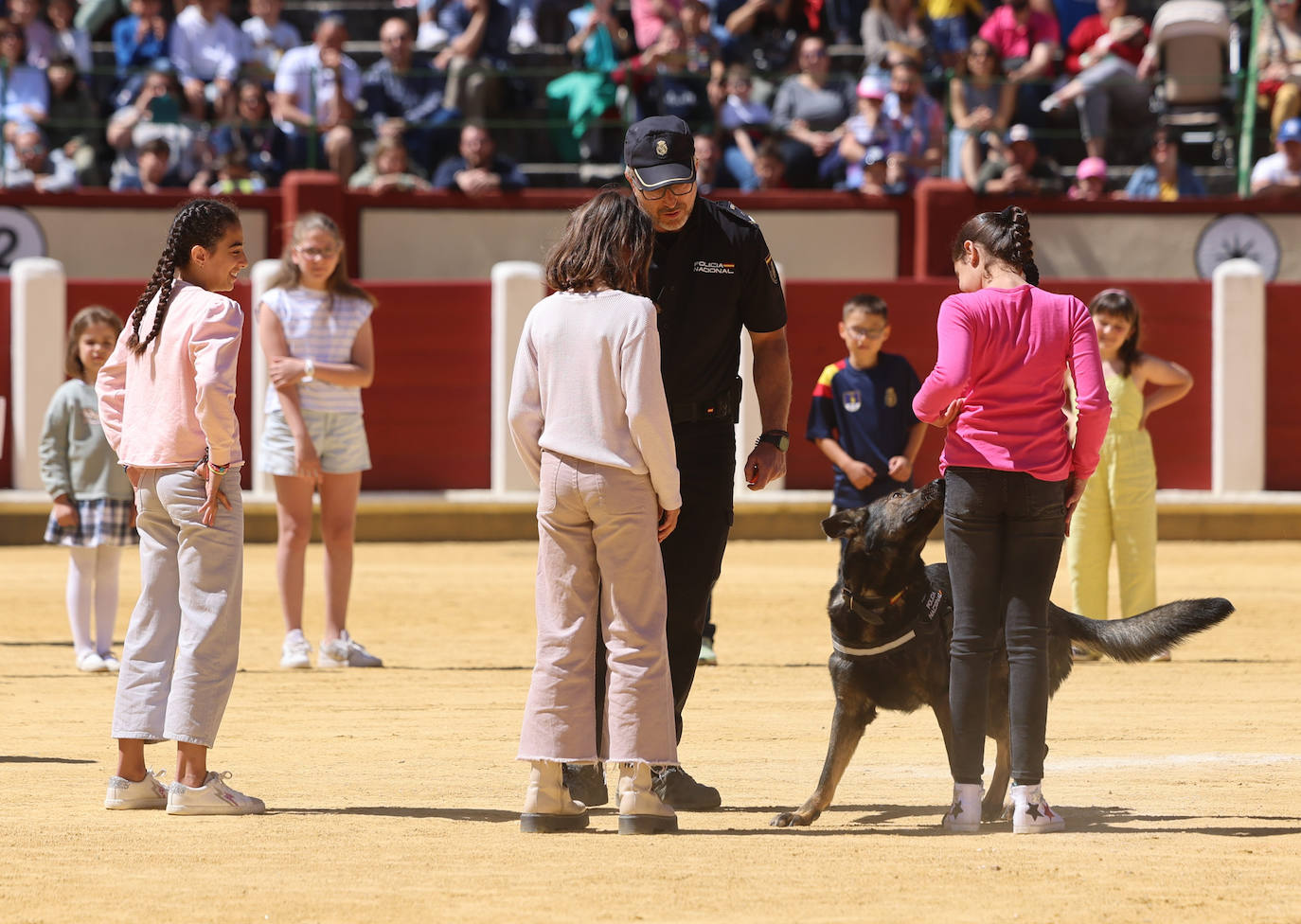 Las imágenes de la celebración de los 200 años de La Policía Nacional en Valladolid