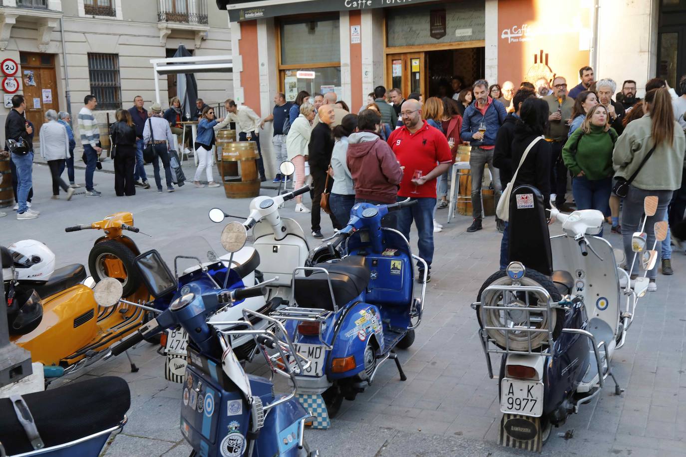 Las scooters más clásicas toman las calles de Peñafiel