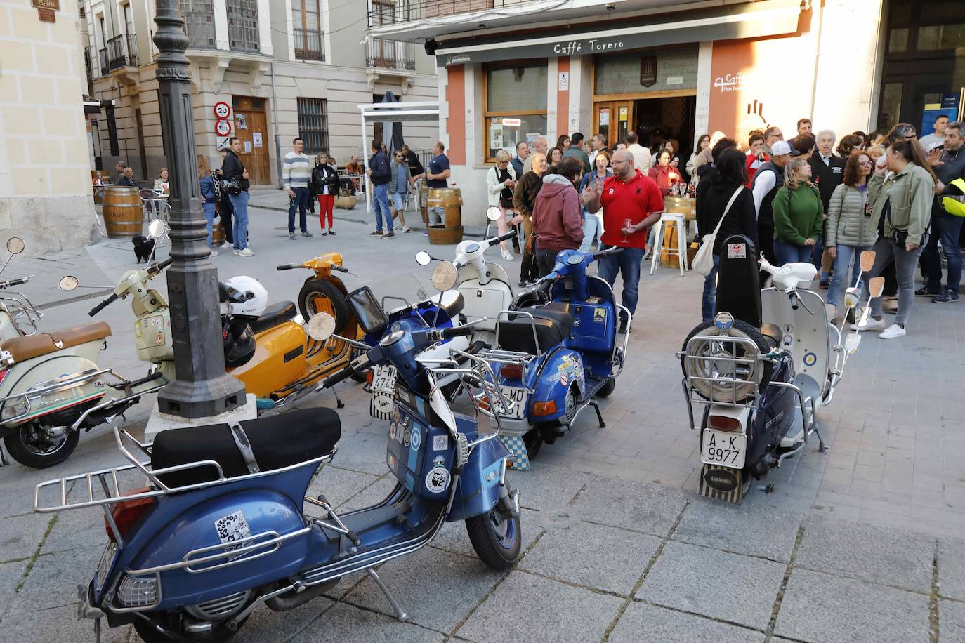 Las scooters más clásicas toman las calles de Peñafiel