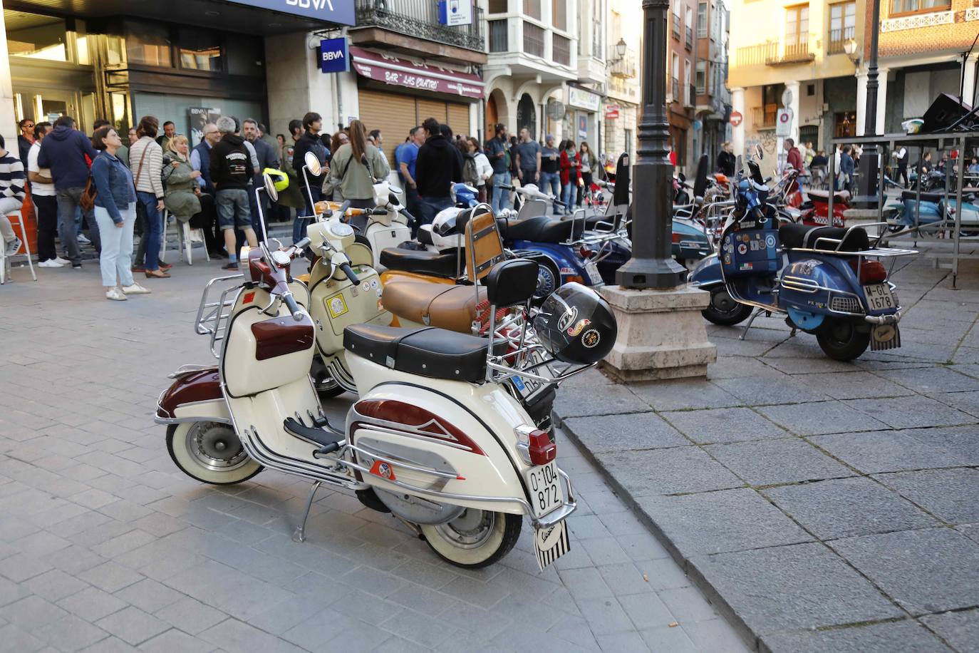Las scooters más clásicas toman las calles de Peñafiel