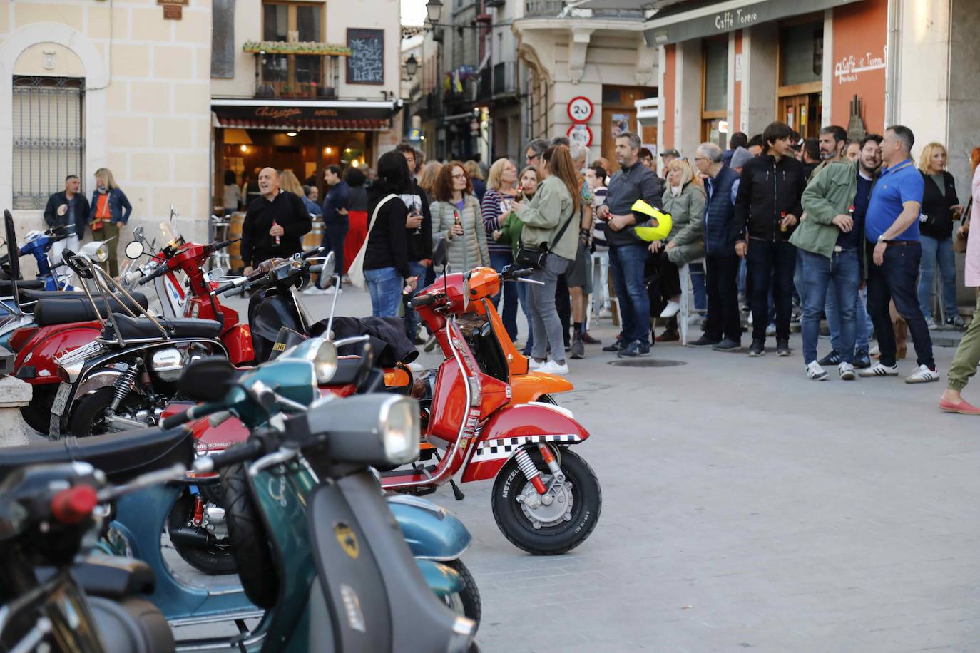 Las scooters más clásicas toman las calles de Peñafiel
