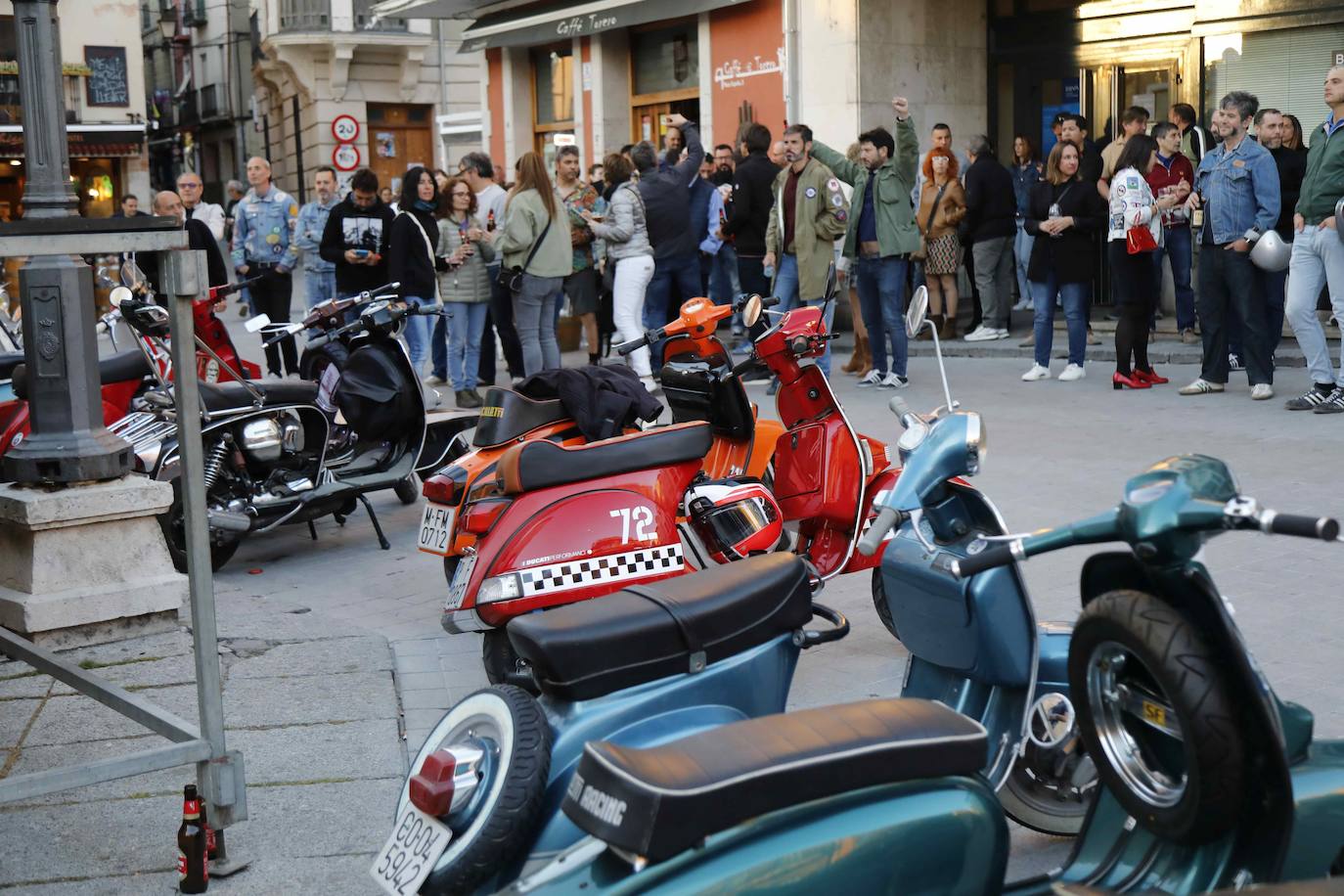 Las scooters más clásicas toman las calles de Peñafiel