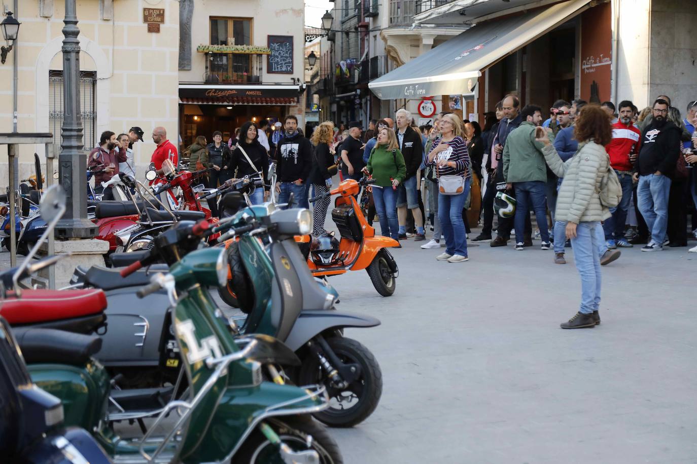 Las scooters más clásicas toman las calles de Peñafiel