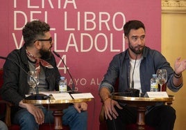 Fernando Balius y Zuhaitz Gurrutxaga en la Feria del Libro de Valladolid.