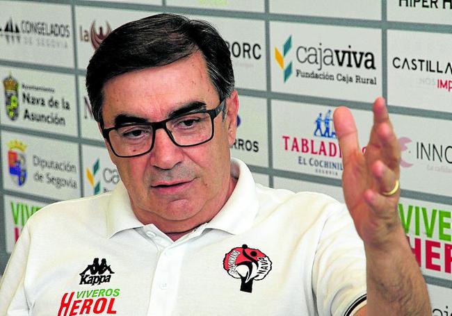 Julián Mateo, presidente del Balonmano Nava.