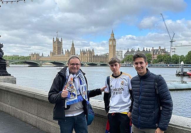 Luis Ignacio Sebastián con sus dos hijos antes de la final en Londres,