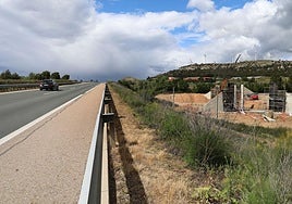 Obras del trazado del AVE junto a la A-67 a la entrada de la capital palentina, hace unos días.