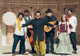 Carlos Soto, en el centro, junto a Adal Pumarabín, César Díez, Miguel Fraile, Laura Pérez y Ramiro Amusategui, músicos de 'Barrio Mudéjar'.