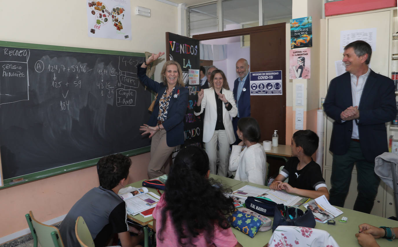 La Infanta Elena, durante la actividad en la que participó en el colegio de Venta de Baños.