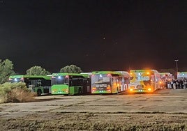Autobuses movilizados el pasado viernes con motivo del concierto de Melendi en la Antigua Hípica.