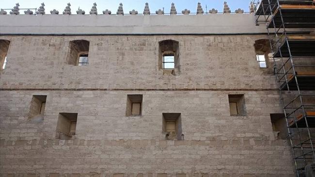 Imagen después - Los andamios cubren la fachada del Museo de Escultura por obras urgentes de conservación