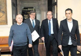 Faustino Temprano, secretario de UGT; Santiago Aparicio, presidente de Cecale; Juan Vicente Herrera, presidente de la Junta, y Vicente Andrés, secretario de CC OO, en 2018.