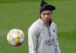 Kylian Mbappe durante un entrenamiento en París.