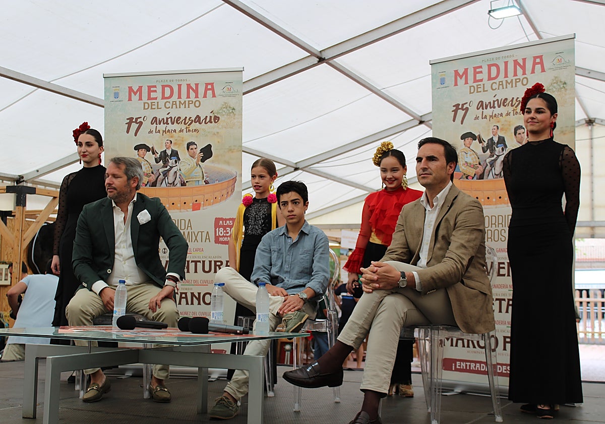 Rafael Ayuso, Marco Pérez y Guzmán Gómez en la presentación de la corrida mixta.