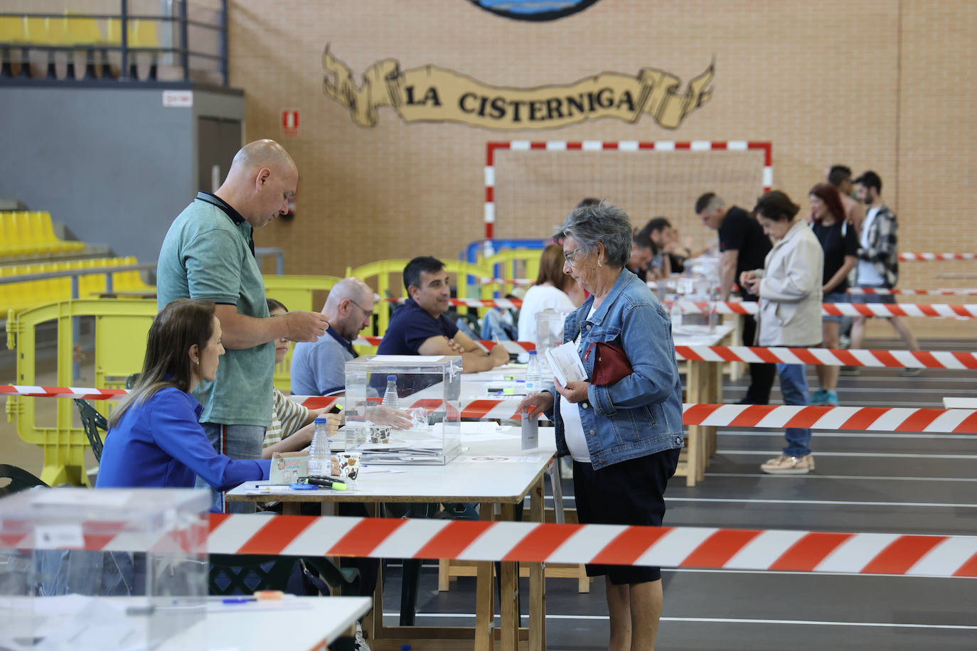 Jornada electoral en la Cistérniga, Valladolid. 